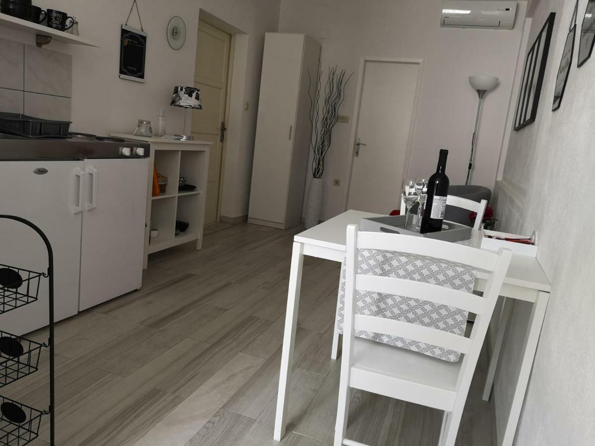Apartments And Rooms Villa Dona Makarska Dış mekan fotoğraf